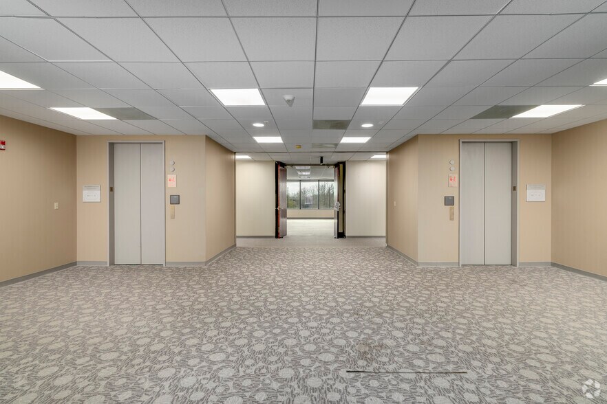 More Photos Of 9144 Arrowpoint Blvd, Charlotte Office For Sale
