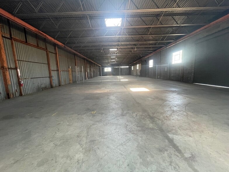 More Photos Of 9129 Euclid Ave, Manassas Warehouse For Lease
