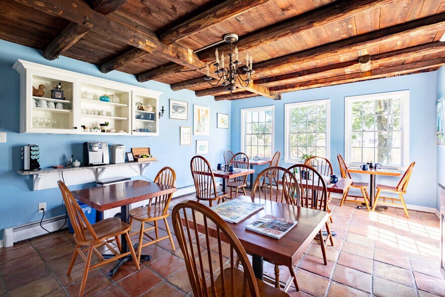 More Photos Of 15 Locke St, Kennebunkport Hospitality For Sale