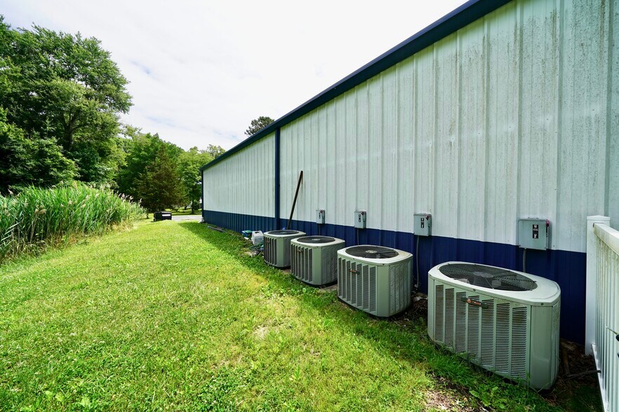More Photos Of 21 North St, Hartly General Retail For Sale