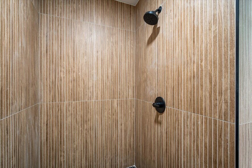 More Photos Of 1229 NW 122nd St, Oklahoma City Light Manufacturing For Sale