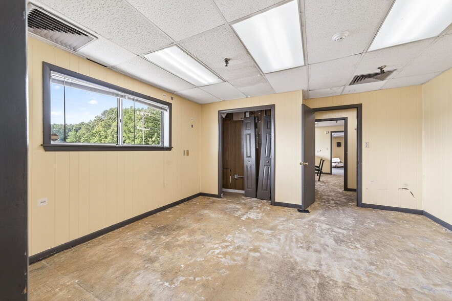 More Photos Of 167 Industrial Park Cir, Livingston Manufacturing For Sale