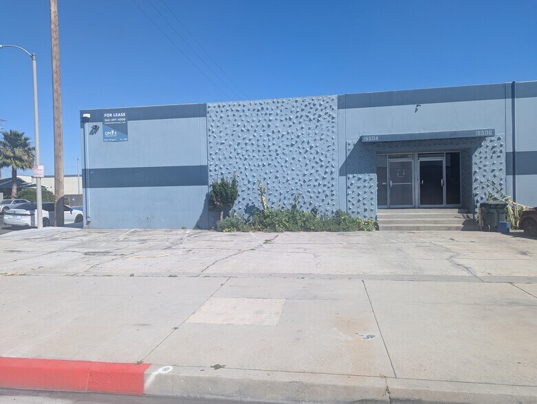 More Photos Of 15504 Minnesota Ave, Paramount Manufacturing For Lease