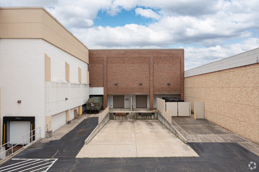 More Photos Of 9501 Colerain Ave, Cincinnati General Retail For Sale