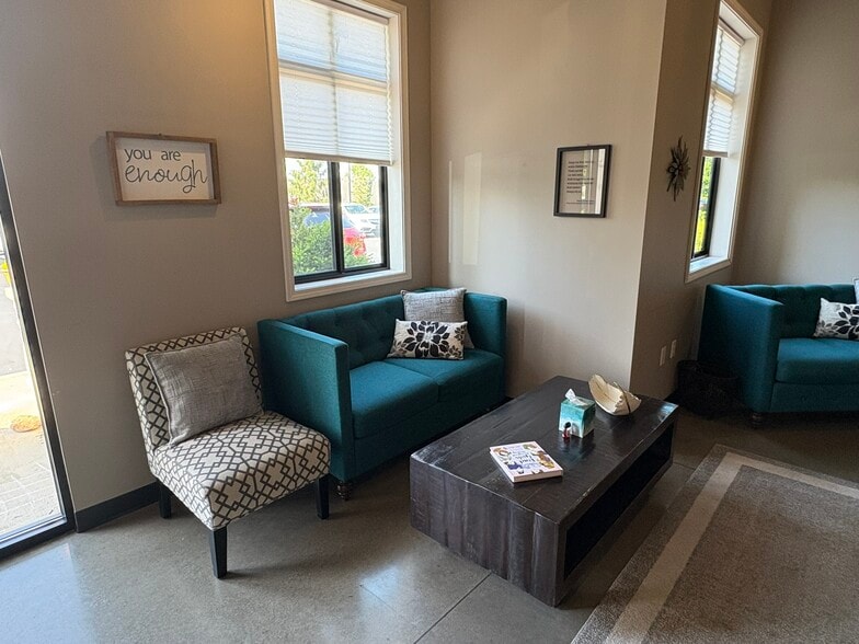 More Photos Of 402-404 S Scott Rd, Fort Wayne Showroom For Sale