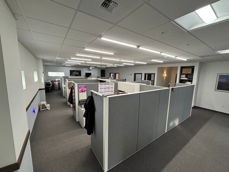 More Photos Of 3727 McDougall Ave, Everett Flex For Lease