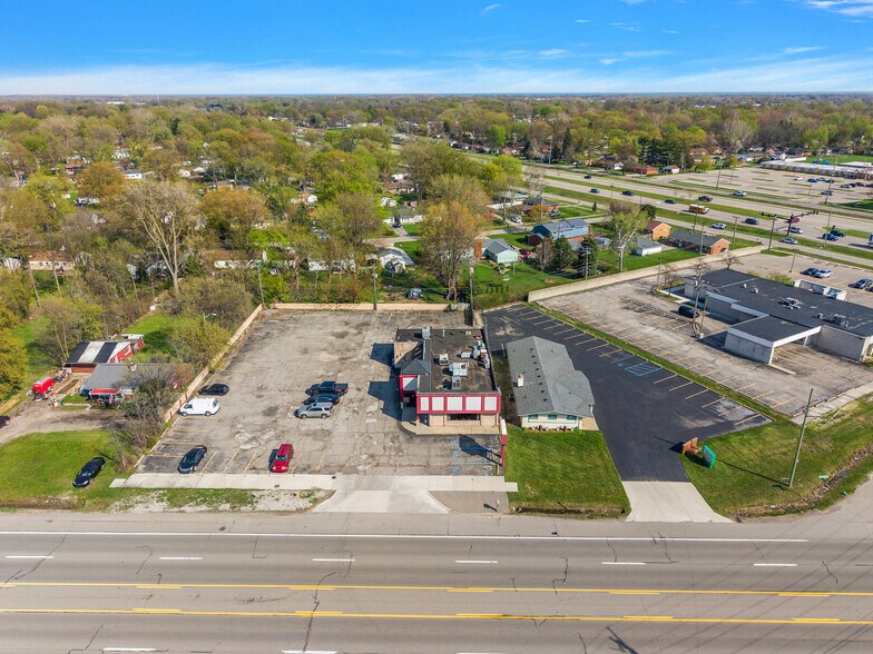 More Photos Of 37116 S Groesbeck Hwy, Clinton Township Restaurant For Sale
