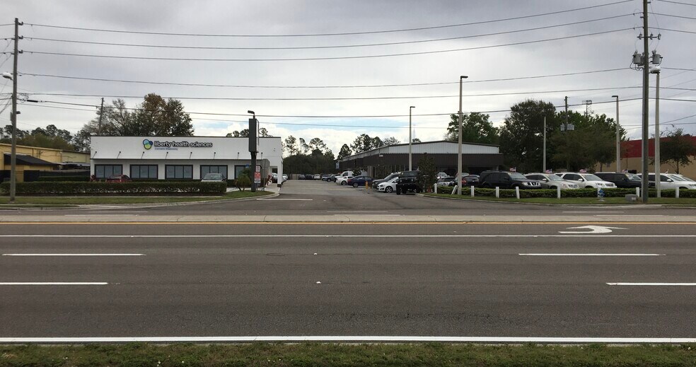 More Photos Of 9819 S Orange Blossom Trl, Orlando Industrial For Lease