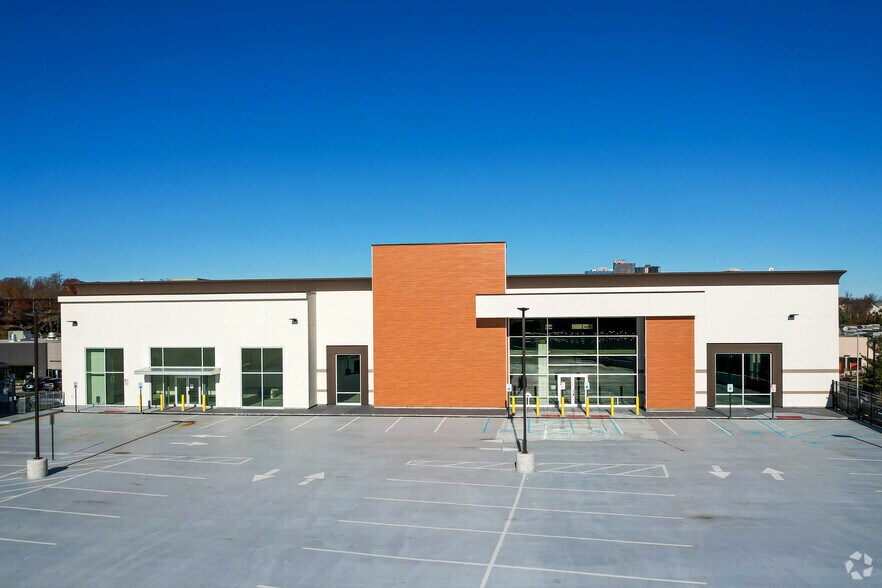 More Photos Of 71-110 Nardozzi Pl, New Rochelle General Retail For Lease