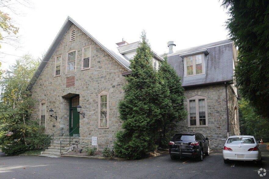 More Photos Of 400 Greenwood Ave, Wyncote Office For Lease