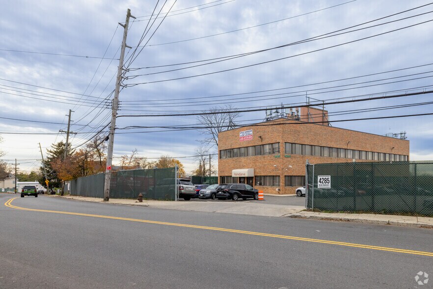 More Photos Of 4295 Arthur Kill Rd, Staten Island Office For Lease