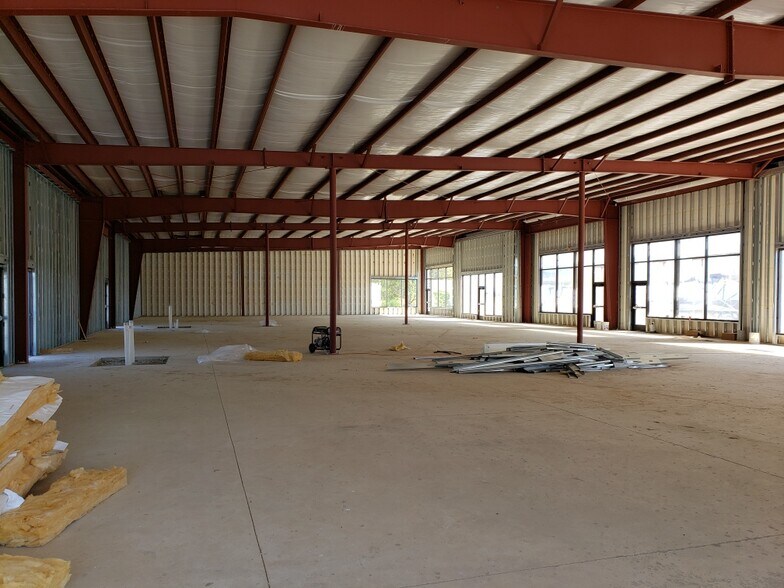 More Photos Of 5660 Pebble Village Ln, Noblesville Storefront For Lease