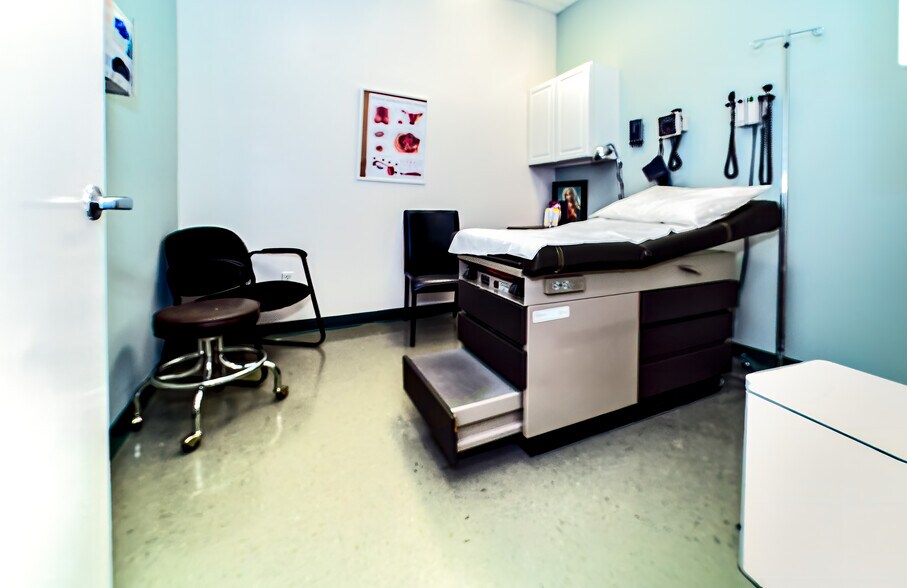 More Photos Of 15410 Ridge Park Dr, Houston Office For Sale