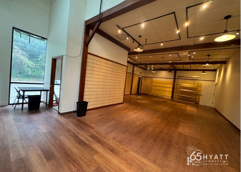 More Photos Of 1041 State Route 3 N, Gambrills Showroom For Lease