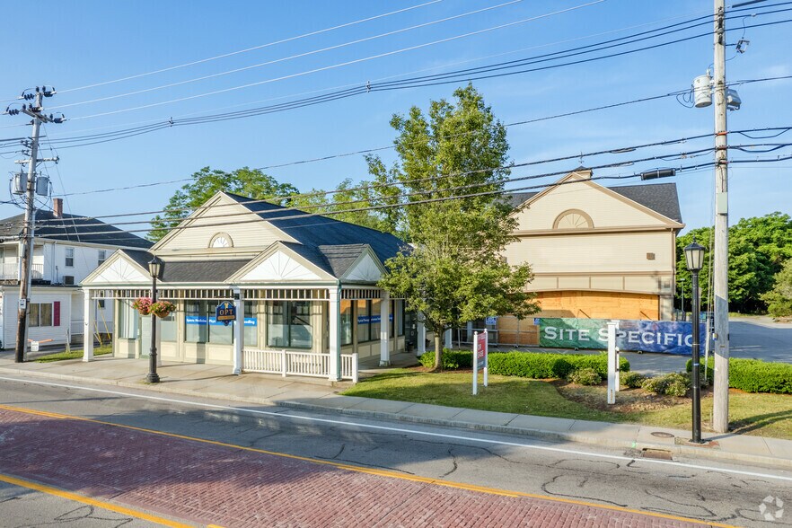 More Photos Of 236 County Rd, Barrington Storefront For Lease