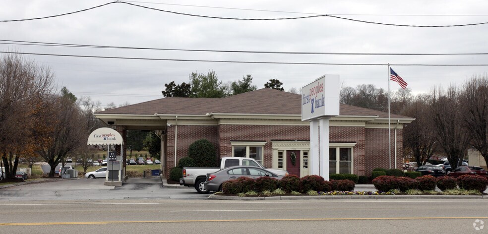 More Photos Of 7100 Kingston Pike, Knoxville Bank For Lease