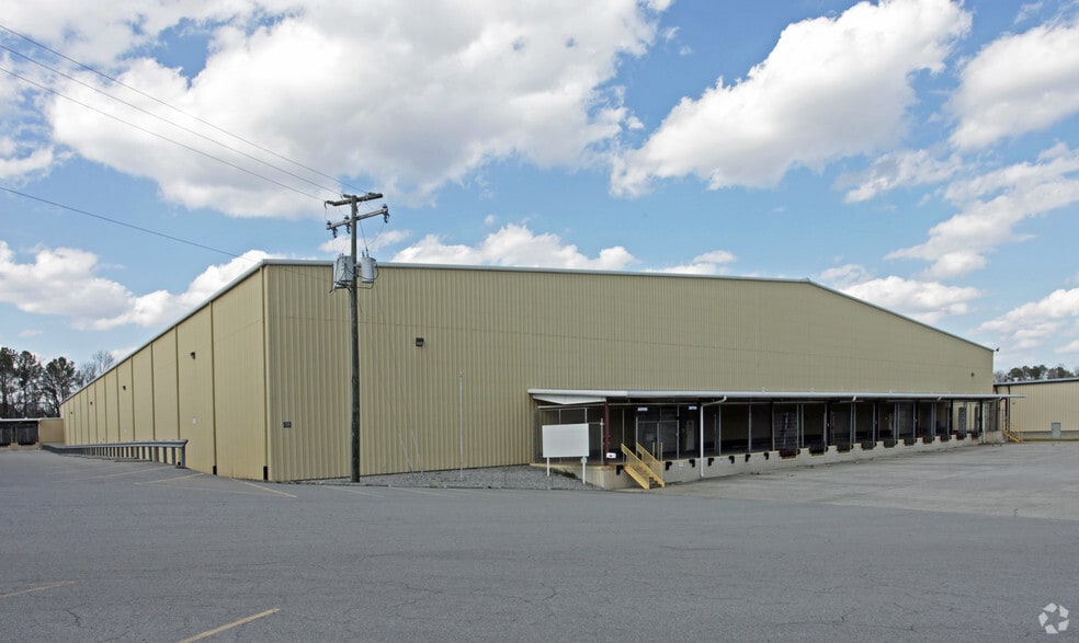 More Photos Of 324-326 Moore Ave, Suffolk Unknown For Lease