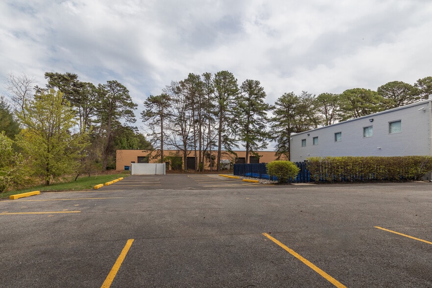 More Photos Of 411 Commerce Ln, West Berlin Medical For Sale