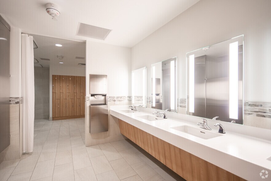 More Photos Of 8350 N Central Expy, Dallas Office For Lease