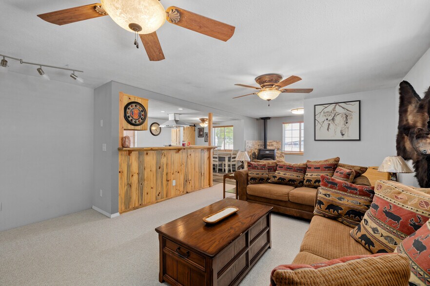 More Photos Of 914 W US Highway 30, Kimball Specialty For Sale