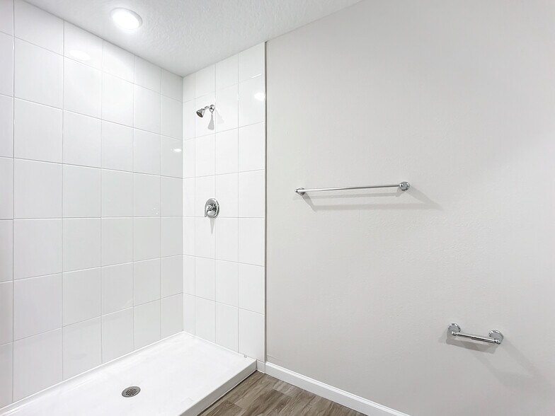 More Photos Of 6421 Breezy Oaks Way, Jacksonville Apartments For Sale