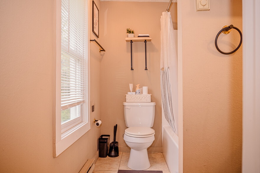 More Photos Of 2735 PA-390, Canadensis Hospitality For Sale