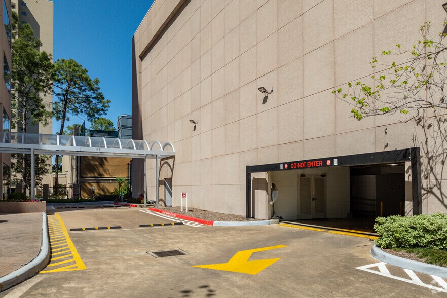 More Photos Of 675 Bering Dr, Houston Office For Lease