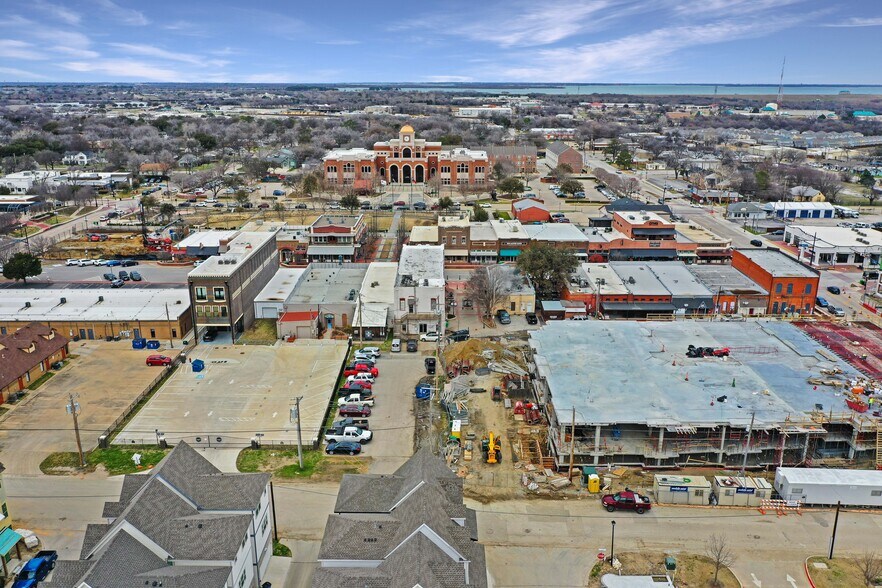 More Photos Of 150 W Main St, Lewisville Bar For Lease