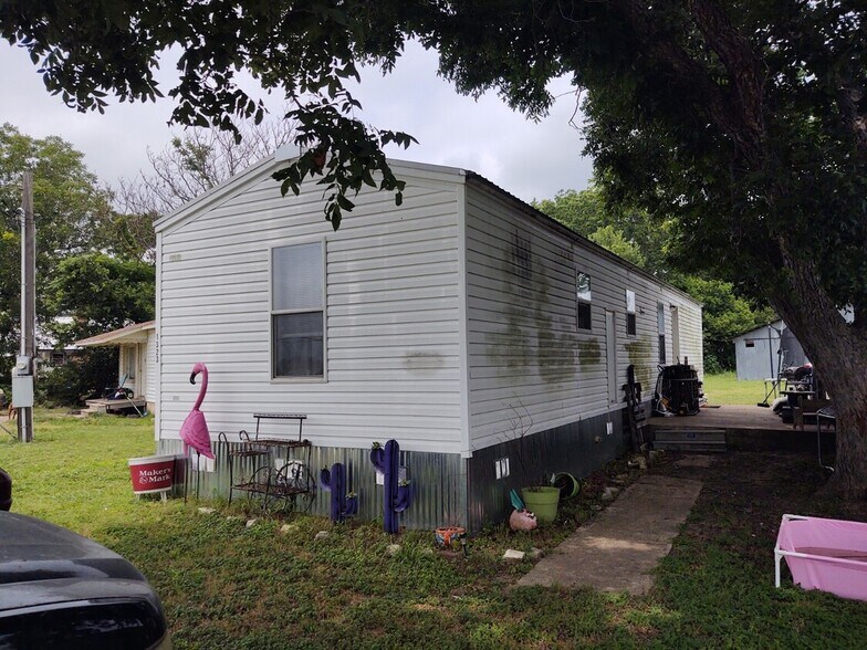 More Photos Of 1321 Harris Hill Rd, San Marcos Manufactured Housing Mobile Home Park For Sale