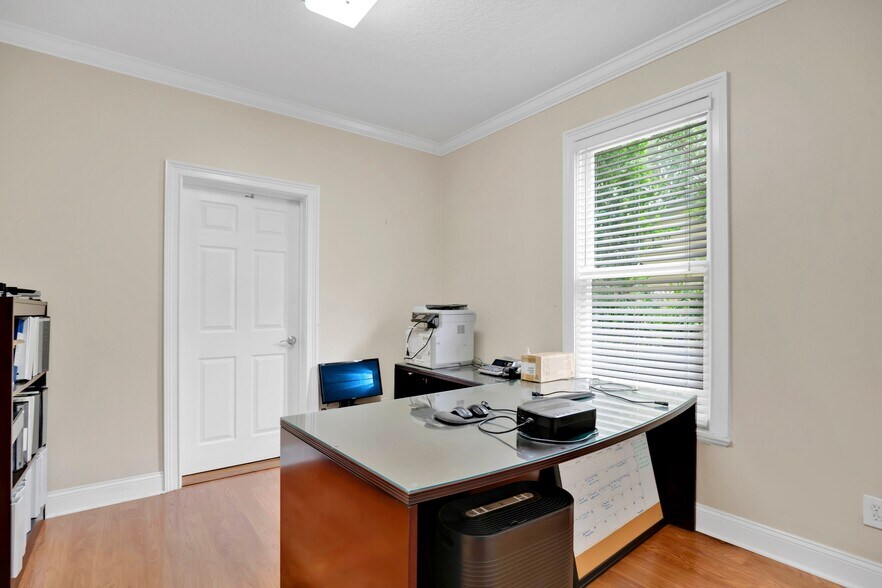 More Photos Of 901 E Washington St, Orlando Office For Sale