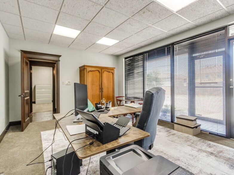 More Photos Of 2425 Wilcox Dr, Norman Office For Sale