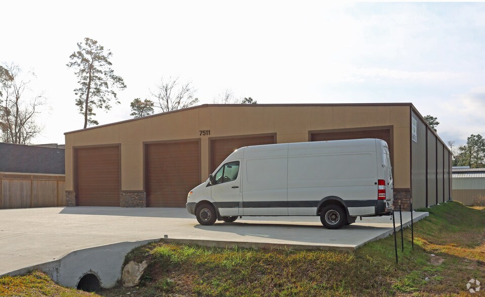 More Photos Of 7511 Oak Bluff Dr, Magnolia Warehouse For Sale