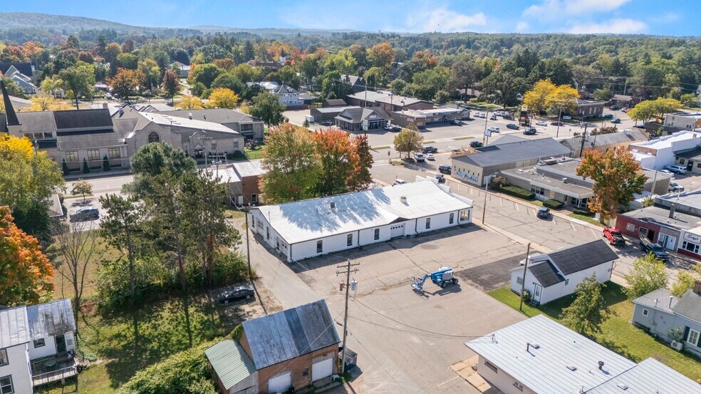 More Photos Of 219 Jefferson St, Waupaca Storefront Retail Office For Sale