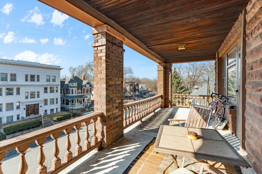 More Photos Of 583 Holly Ave, Saint Paul Apartments For Sale