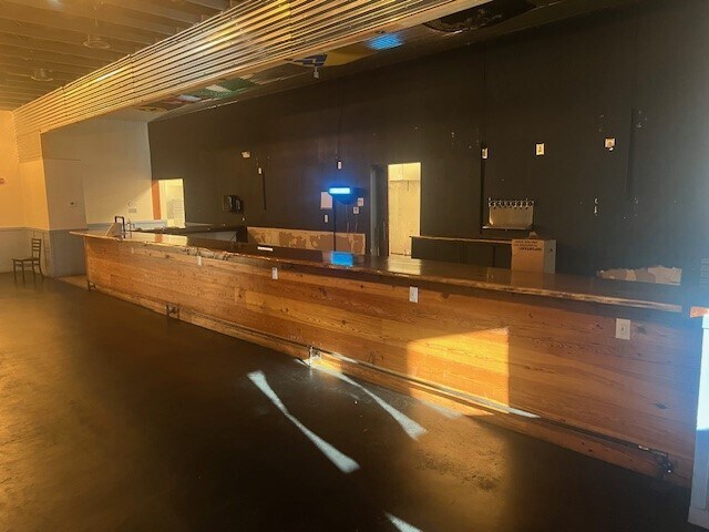 More Photos Of 109 Crossings Mall, Elkview Restaurant For Lease