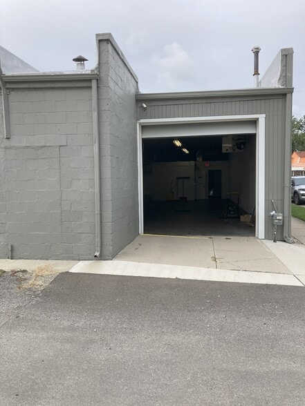 More Photos Of 4105 12 Mile Rd, Berkley Storefront For Sale