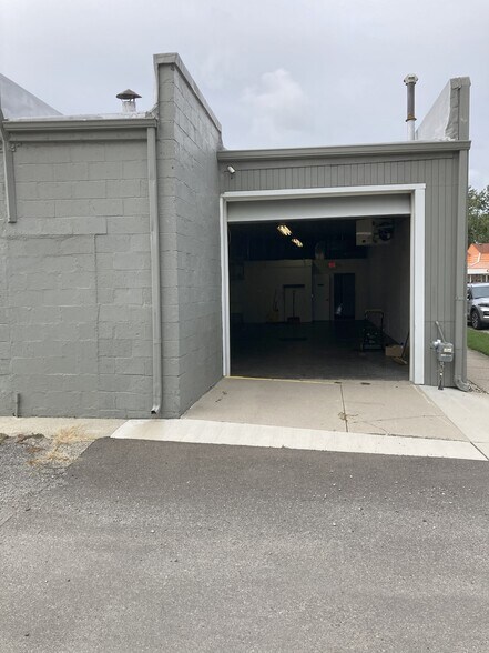 More Photos Of 4105 12 Mile Rd, Berkley Storefront For Sale