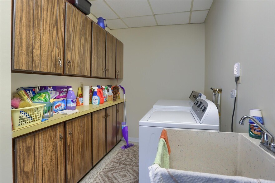 More Photos Of 3 S Market St, Shamokin Flex For Sale