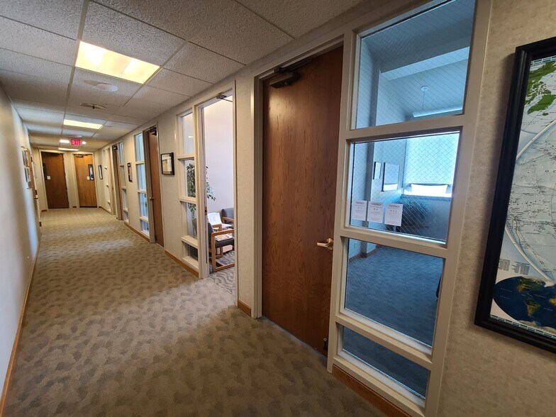 More Photos Of 5085 List Dr, Colorado Springs Medical For Lease