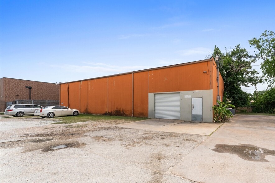 More Photos Of 1440 Cedar Post Ln, Houston Warehouse For Sale