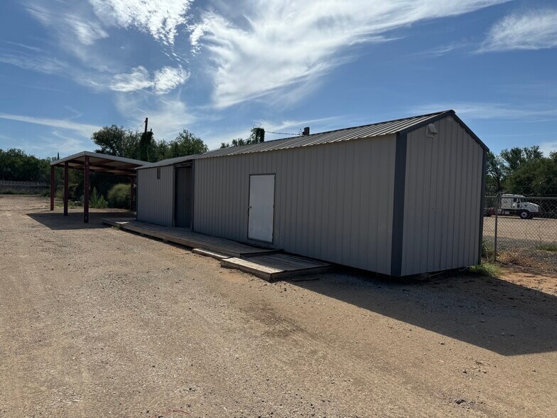 More Photos Of 380 FM 468, Cotulla Manufacturing For Lease