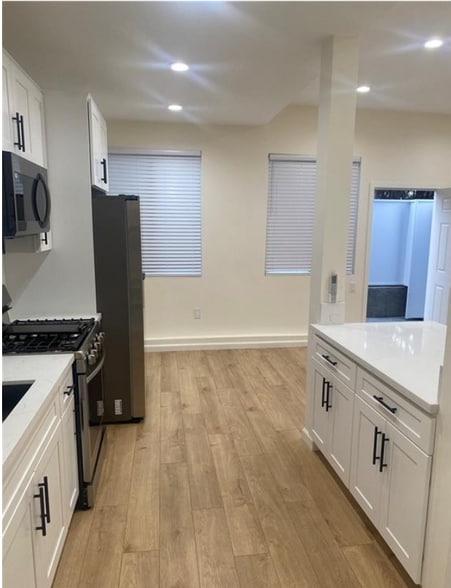 More Photos Of 405 W Broadway, Glendale Apartments For Sale