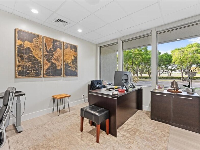 More Photos Of 2295 NW Corporate Blvd, Boca Raton Office Residential For Lease