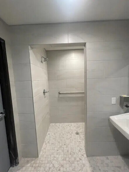 More Photos Of 2601 TX-121, Lewisville Light Distribution For Lease