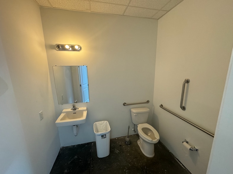 More Photos Of 3601 Old Capitol Trl, Wilmington Unknown For Lease