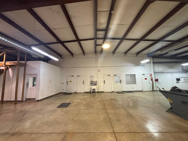More Photos Of 140 Industrial Park Drive, Forsyth Warehouse For Sale