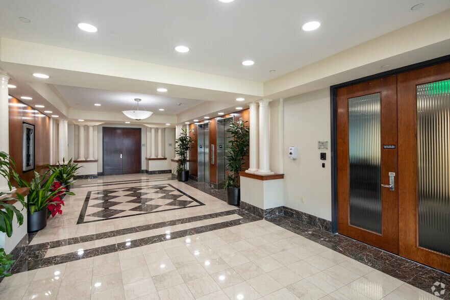 More Photos Of 3505 E Frontage Rd, Tampa Office For Lease