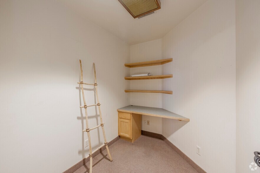 More Photos Of 2410 E Route 66, Flagstaff Storefront Retail Office For Lease