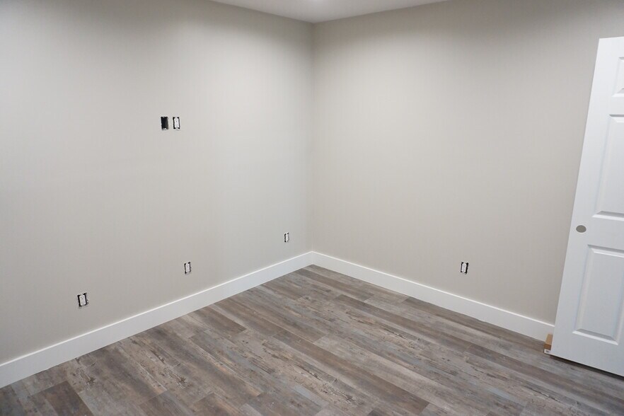 More Photos Of 5603 Northdale St, Houston Warehouse For Lease