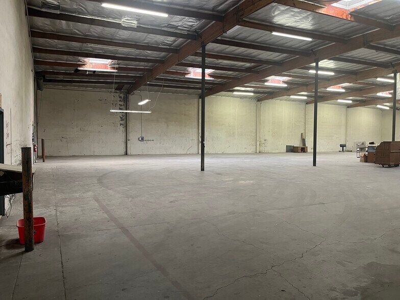 More Photos Of 440 E Walnut Ave, Fullerton Warehouse For Lease